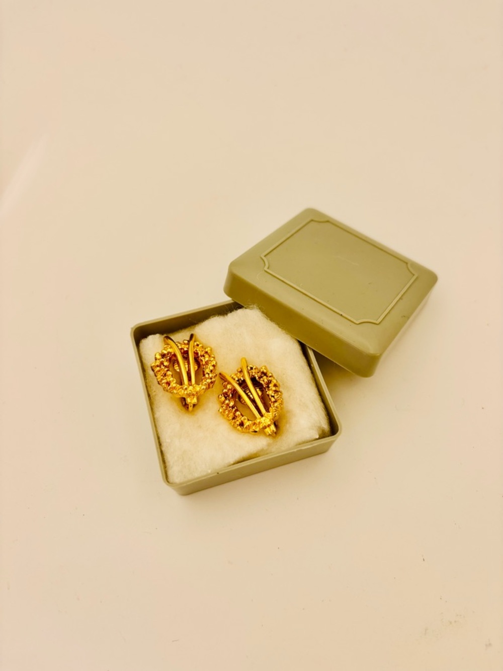 Vintage D’Orlan #1380 Gold-Tone Clip-On Earrings – Like New, Gift Box Included